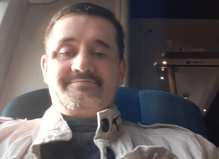 Michael 46 ans seul depuis un an recherche femme .