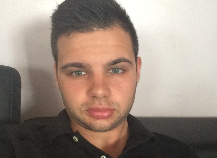 HOMME 24 ANS CHERCHE RENCONTRE D'UN SOIR