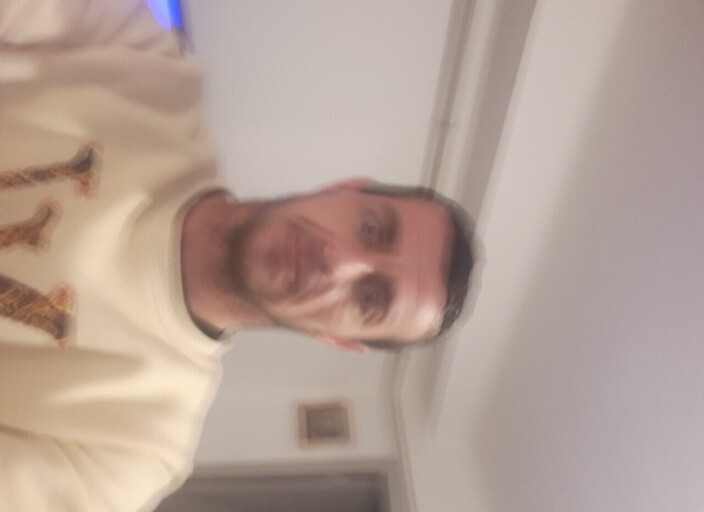 Jeune homme de 40 ans cherche relation