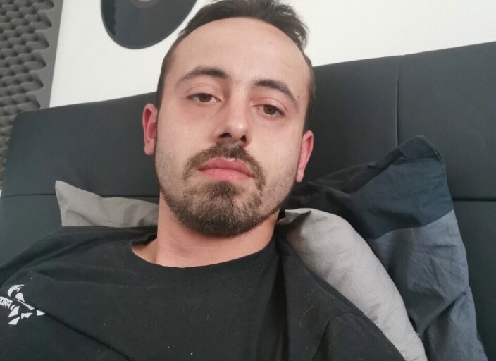 Homme de 25 ans cherche relation occasionnelle