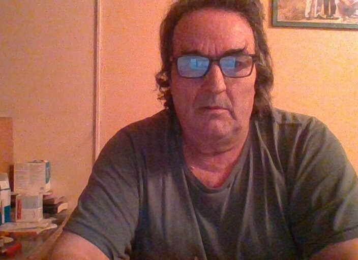 cherche femme de 60 ans ou plous moi je 65 ans den.