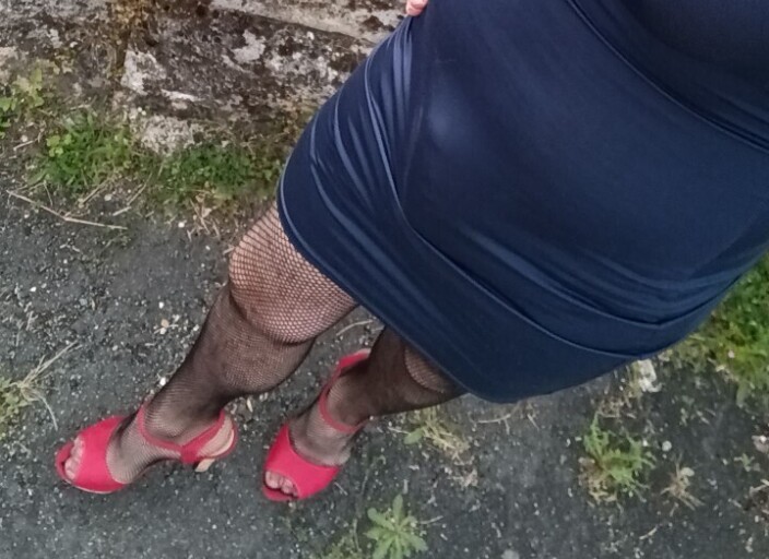 Travesti recherche homme ou autre travesti pour s'.