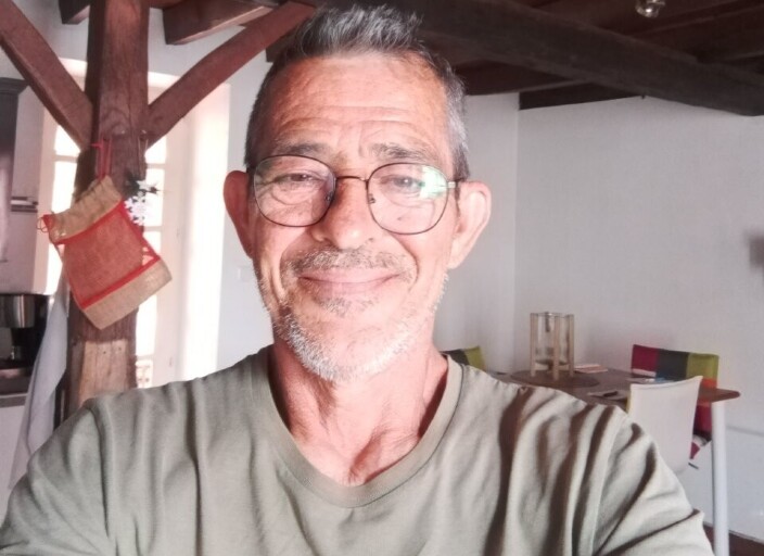 Homme de 56 ans cherche rencontre avec une femme.