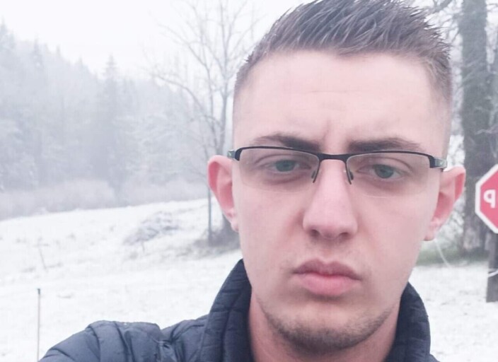 Pierrik 22 ans je recherche une femme pour agréab.