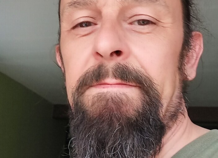 Célibataire de 49 ans cherche rencontres coquines.