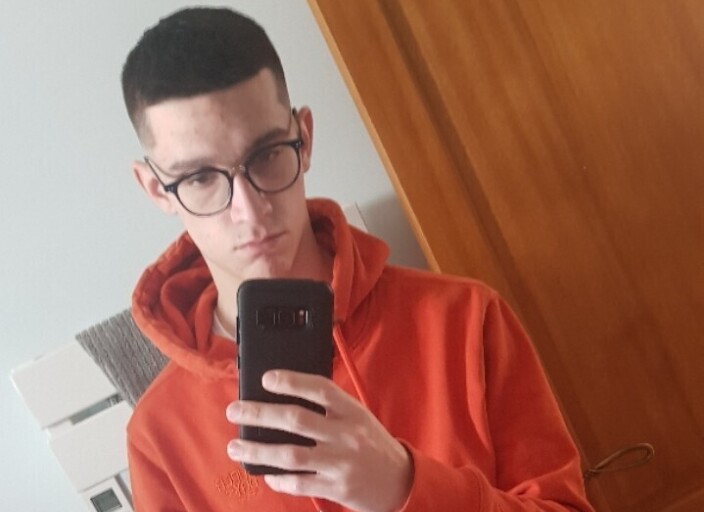 Je m'appelle morgan j'ai 18 ans je recherche mon a.