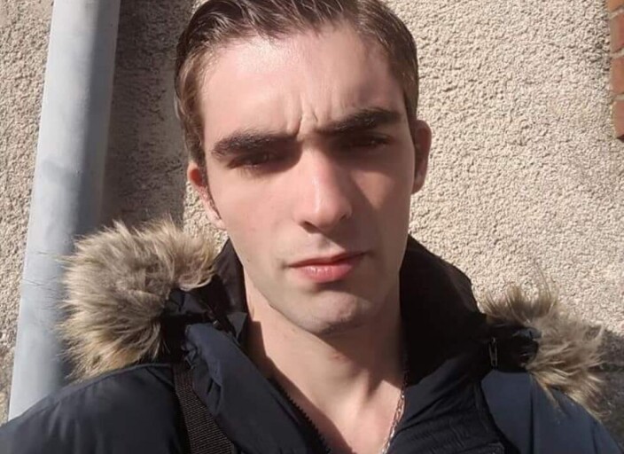 Bonjour je m'appelle filou j'ai 22 ans