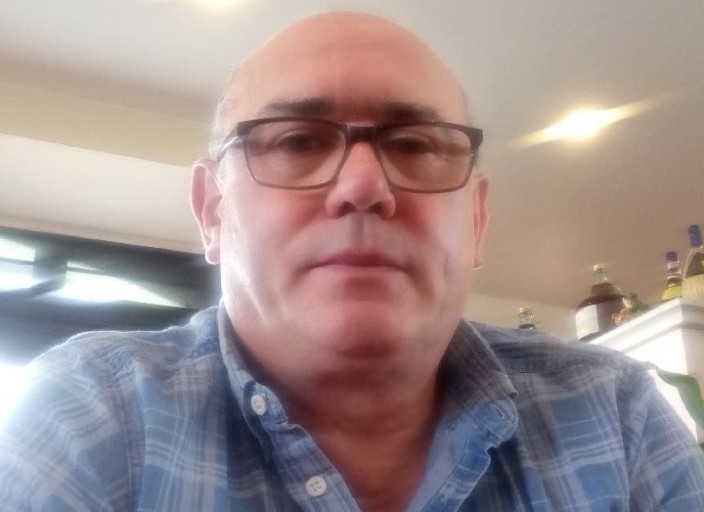 Homme 57 ans cherche travesti