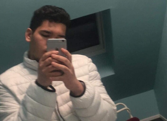 bonjour je m'appelle marouane jai 18 ans je cherch.