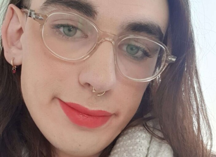 Femme trans désespérée