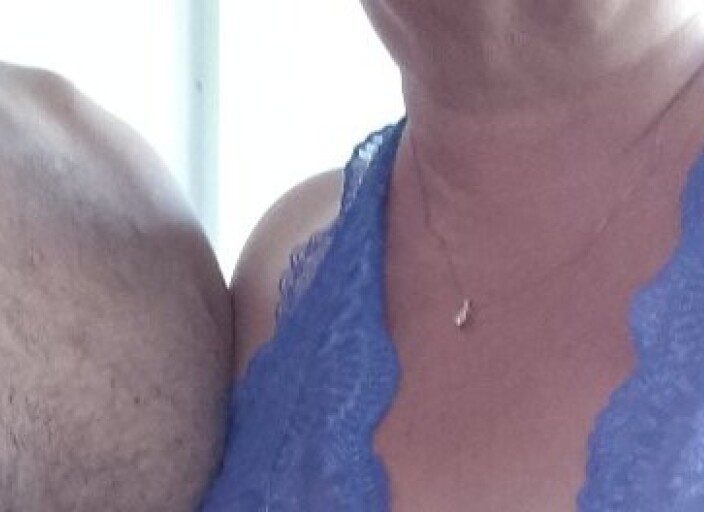 Couple femme bi  recherche femme bi  pour moment a.