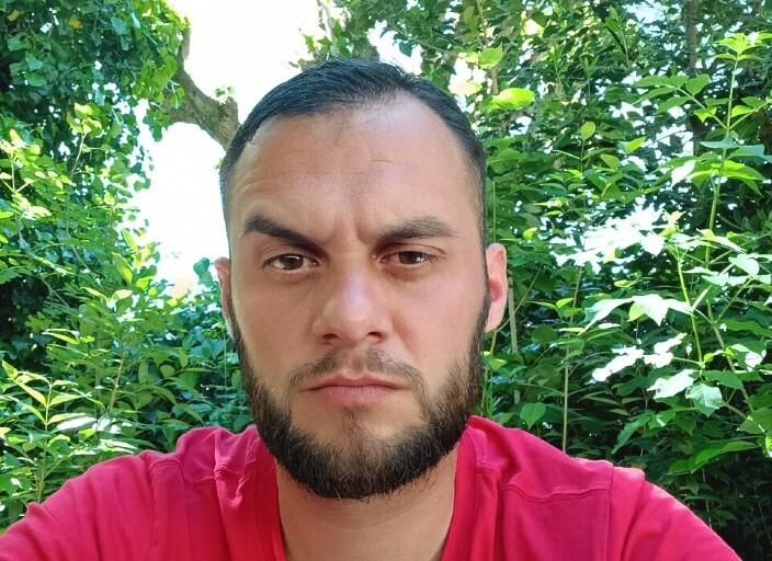 je m'appelle Alexandre j'ai 32 ans