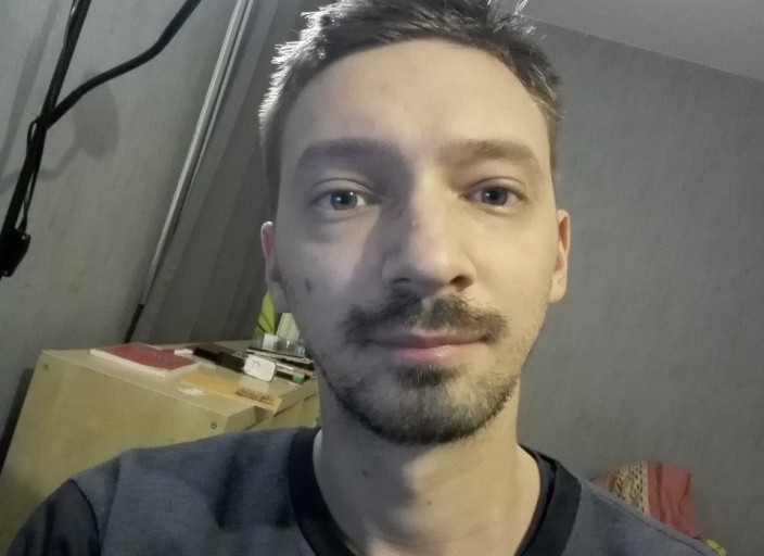 jeune homme de 35 ans cherche à découvrir de nou.