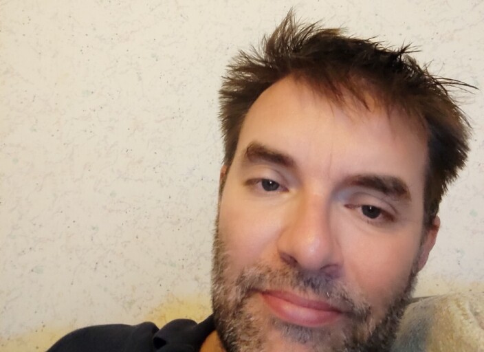 Homme en recherche d'aventures longues ou courtes