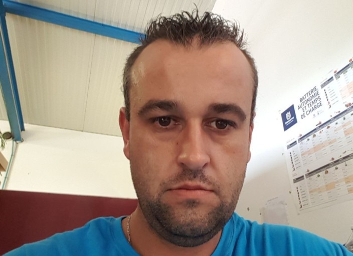 Homme cherche femme ou couple lesbiennes