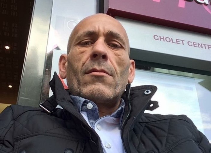 Je suis un homme de 45 ans et je recherche un fran.