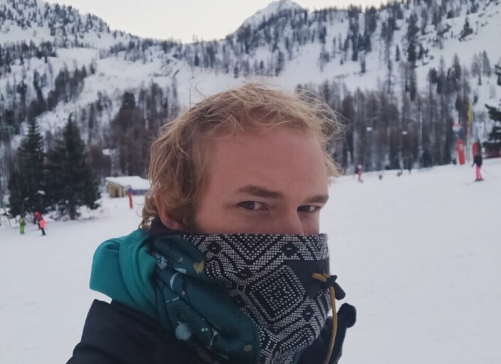 Grand blond cherche aventures à deux ou plus