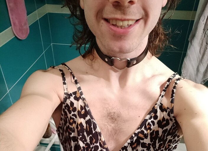 Crossdresser cherche mec viril