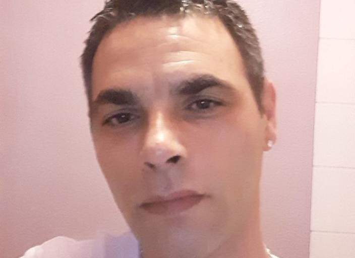 Je m'appelle karim j'ai 38 ans je recherche une re.