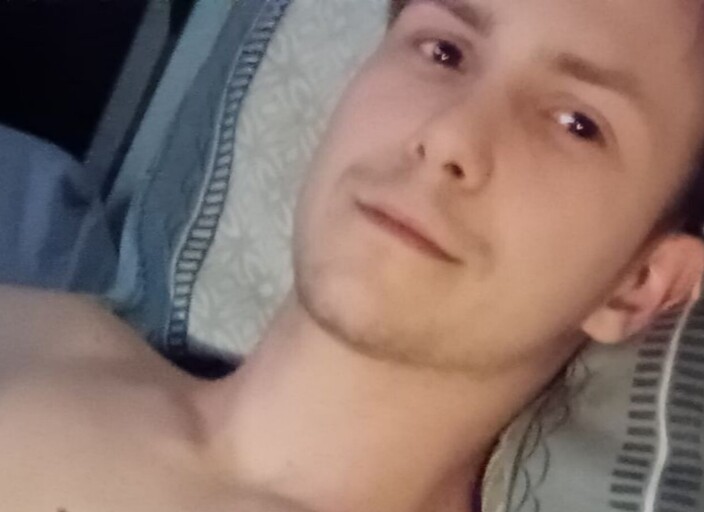 Jh de 22ans bi de Rennes cherche femmes ou couples