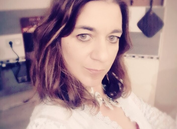 Femme de 41 ans en couple recherche experience ave.