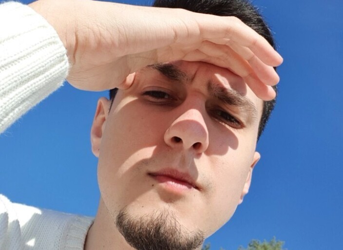 Jeune homme 23 ans cherche à passer des moments c.