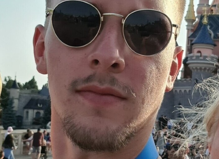 Cherche des filles disponible sans prise de tête .