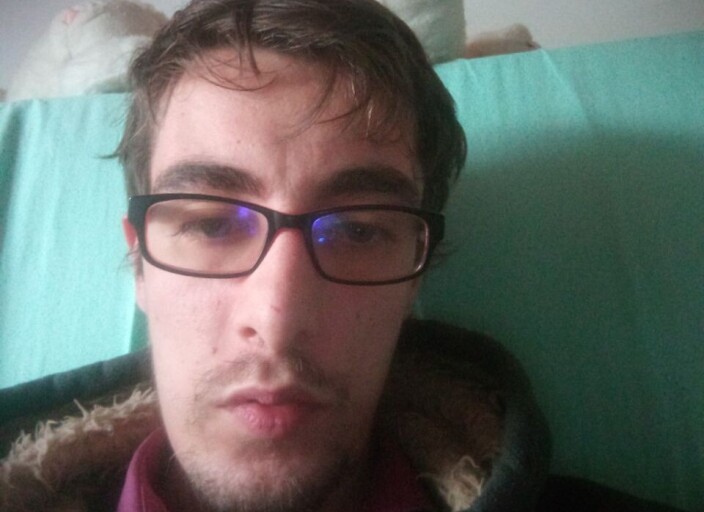 Florian 27 ans célibataire très coquin