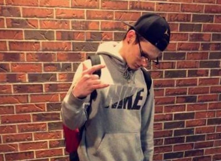 Jai 18ans je vien de Montréal je suis mécanicien.