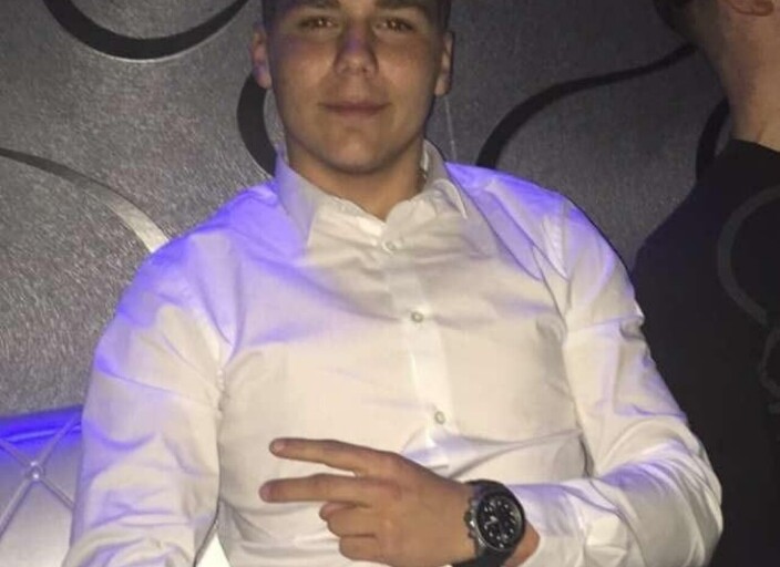 Jeune homme de 20 ans recherche un coup de un soir.