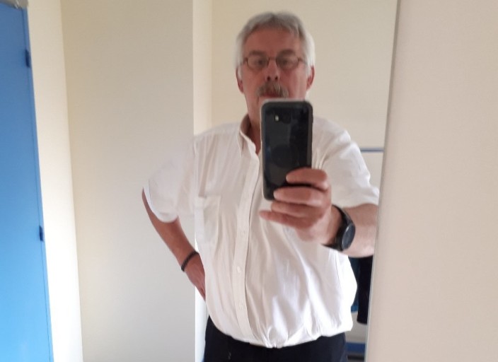 HOMME 60 ANS A LA RECHERCHE DE PLAISIRS