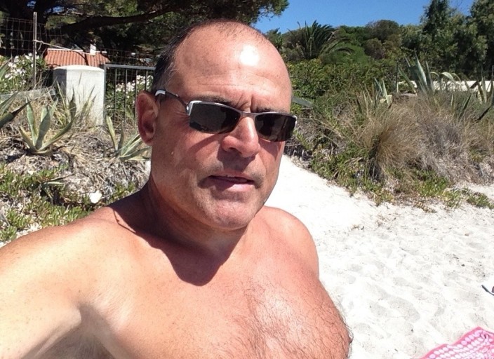 Homme 52 ans ouvert d’esprit