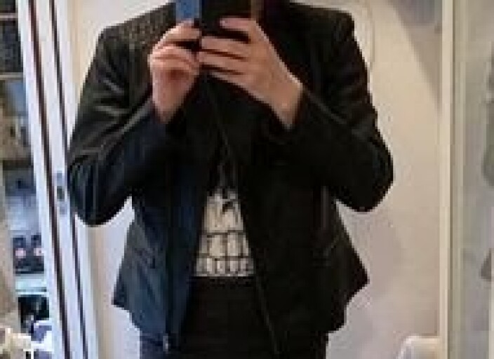 Jeune trans cherche copine pour découverte.